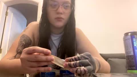 lilyswear online show from February 7, 2025, 11:45 am