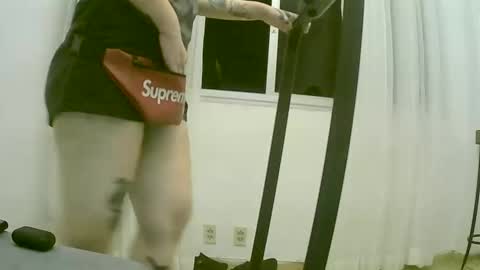 lilyswear online show from February 20, 2025, 1:36 am