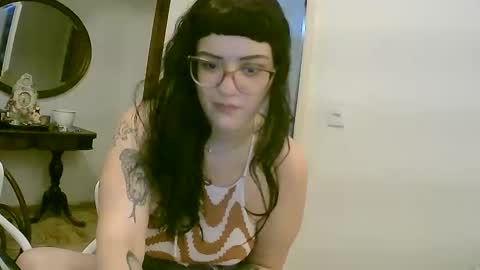 lilyswear online show from February 25, 2025, 9:46 pm