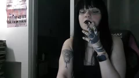 lilyswear online show from November 11, 2025, 3:28 am