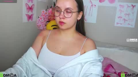 Lily online show from October 8, 2025, 12:03 pm