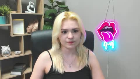 Lily online show from March 25, 2026, 7:25 am