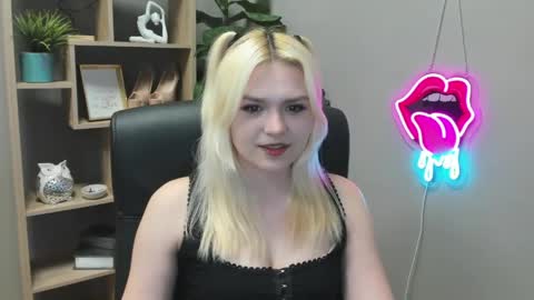 Lily online show from April 9, 2026, 1:27 pm