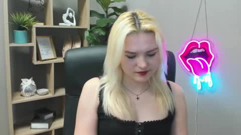 Lily online show from April 15, 2026, 6:31 am