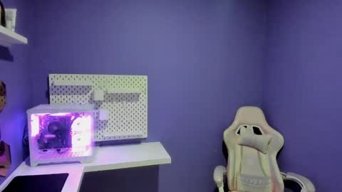 lilyth_7 online show from September 28, 2025, 4:18 am