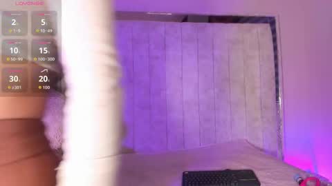 lilyth_7 online show from October 9, 2025, 3:26 am