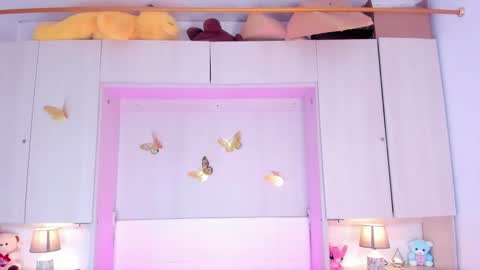 lilywhitee1 online show from February 4, 2026, 4:18 am