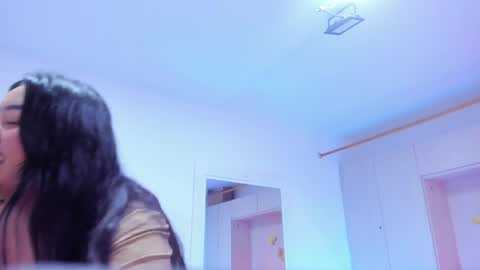 lilywhitee1 online show from May 8, 2026, 4:07 am
