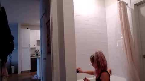 Lily Monroe online show from November 21, 2025, 5:00 pm