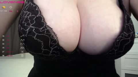 Snapshot of lina____ chatting on December 8, 2024, 5:50 am Lina online show from December 8, 2024, 5:50 am
