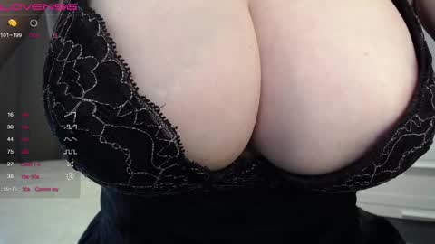 Snapshot of lina____ chatting on March 9, 2025, 10:41 am Lina online show from March 9, 2025, 10:41 am