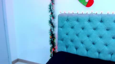  Lina Bedoya  online show from December 28, 2024, 2:32 pm