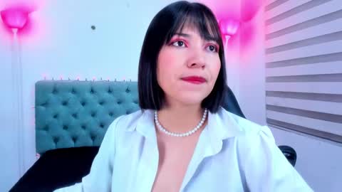  Lina Bedoya  online show from January 13, 2025, 11:52 am