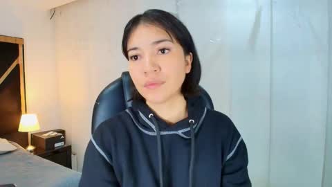  Lina Bedoya  online show from February 17, 2026, 11:50 am