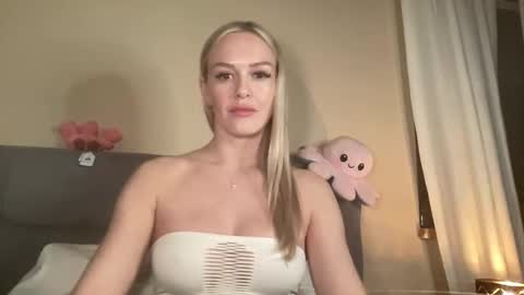lina_frost online show from December 14, 2025, 7:07 pm