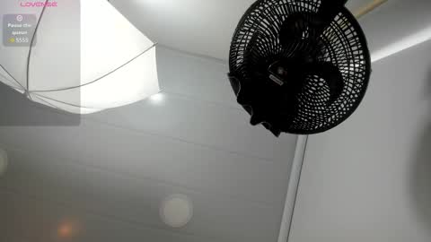Snapshot of lina_garcia chatting on October 21, 2025, 11:44 am online show from October 21, 2025, 11:44 am