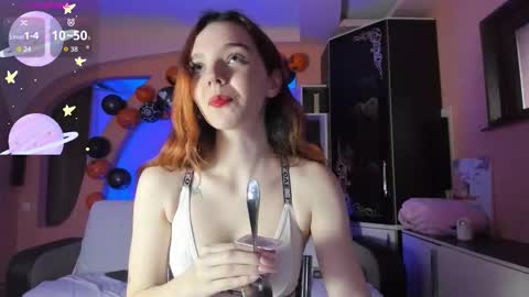 Lina online show from November 10, 2025, 4:33 am