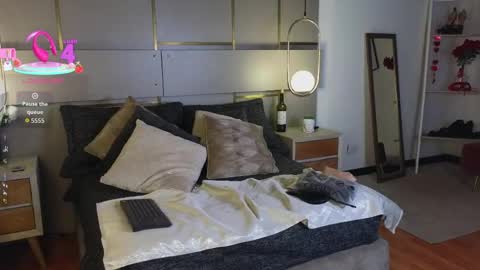 Lina online show from April 8, 2026, 7:25 pm