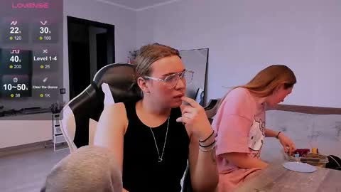 Snapshot of lina_nik chatting on October 19, 2025, 11:22 am lina_nik online show from October 19, 2025, 11:22 am