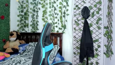 paola online show from November 12, 2025, 9:47 pm