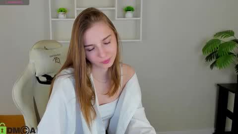 LINA online show from October 15, 2025, 1:17 am