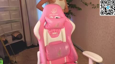 LINA online show from April 15, 2026, 1:12 am