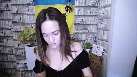 Lina online show from October 30, 2025, 7:54 am