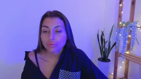 Linaaa moon online show from February 25, 2025, 5:47 pm