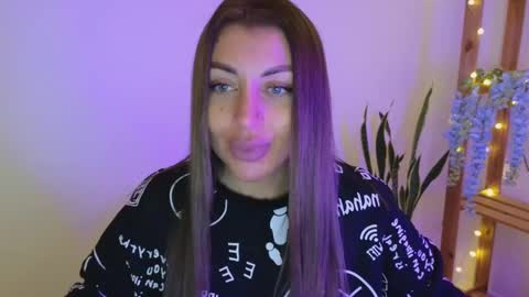 Linaaa moon online show from February 26, 2025, 4:24 pm