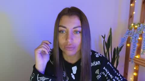 Linaaa moon online show from February 27, 2025, 6:40 am