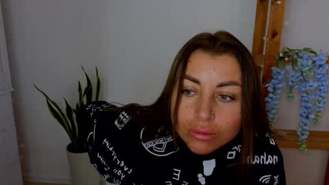 Linaaa moon online show from February 28, 2025, 10:41 am