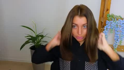 Linaaa moon online show from March 1, 2025, 6:57 am