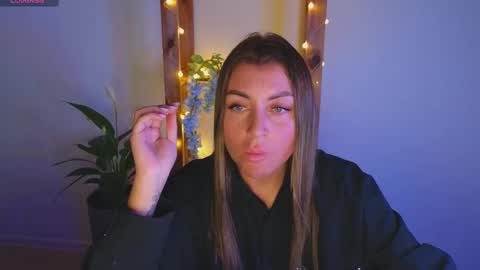 Linaaa moon online show from March 4, 2025, 10:27 pm