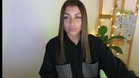 Linaaa moon online show from March 7, 2025, 9:27 pm