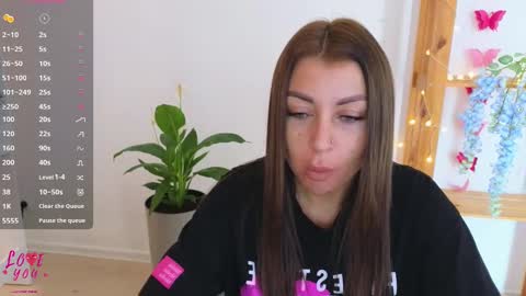 Linaaa moon online show from March 9, 2025, 7:01 am