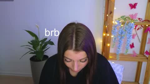 Linaaa moon online show from March 9, 2025, 9:36 pm