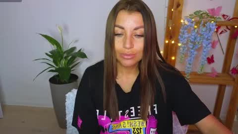 Linaaa moon online show from March 10, 2025, 12:40 am