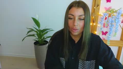 Linaaa moon online show from March 11, 2025, 10:31 pm