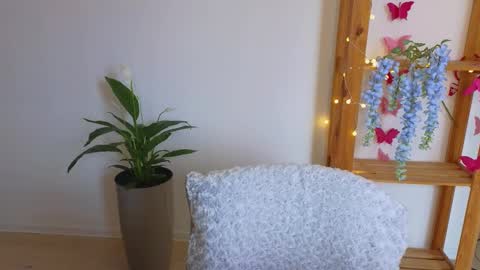 Linaaa moon online show from March 12, 2025, 5:13 am