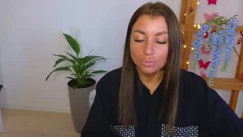 Linaaa moon online show from March 12, 2025, 8:19 am