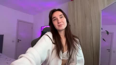 Lina online show from November 6, 2025, 7:53 am