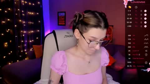 Lina online show from October 7, 2025, 2:42 am