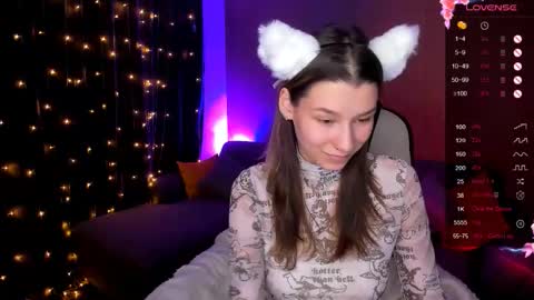 Lina online show from November 12, 2025, 8:26 am