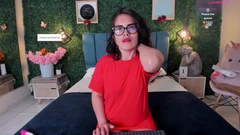 Lina  online show from September 13, 2025, 12:05 pm