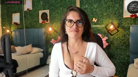 Lina  online show from October 15, 2025, 11:32 am