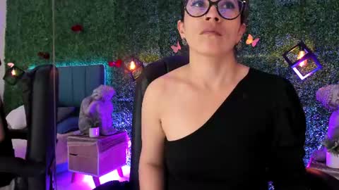 Lina  online show from June 27, 2026, 11:37 am