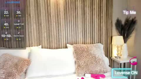 L I N A  online show from November 11, 2025, 11:05 pm