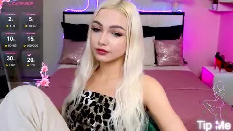 I am Lina online show from September 23, 2025, 2:09 pm