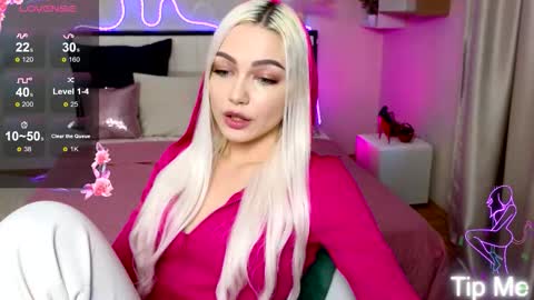 I am Lina online show from October 17, 2025, 1:35 pm