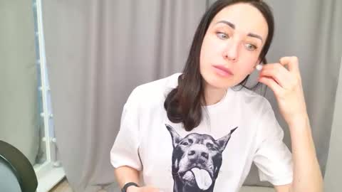 LinaLivee online show from April 11, 2026, 10:41 am